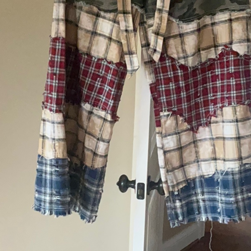 POL Patchwork Wide Leg Pants in Camouflage and Plaid - Picture 4 of 7